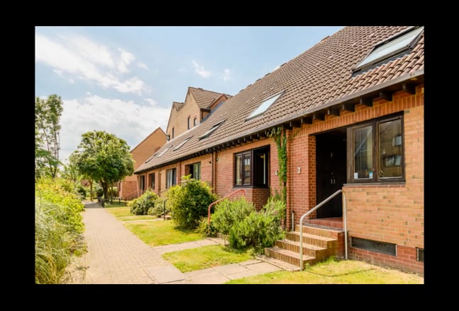 Homely Double Room in Quiet House | 5G Fibre WiFi  Main Photo