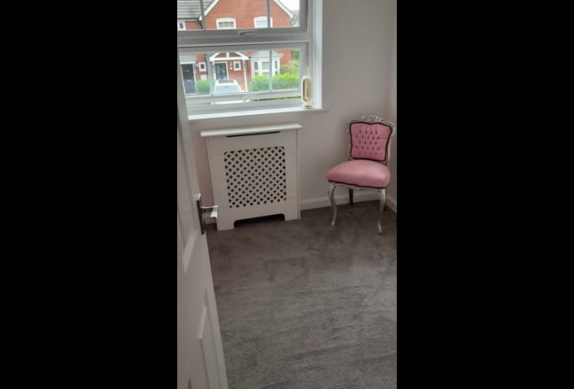 Single room 2 min walk to Loughton Tube  Main Photo
