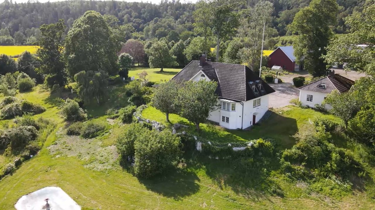 10 rum Gård/skog på Del av Jonsjö Säteri boendegård Halland Varbergs kommun - video