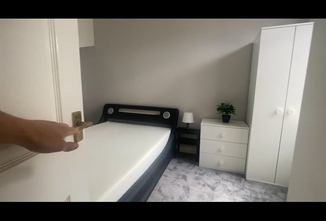  Large Rooms in the heart  of  Prestwich  -  M25  Main Photo