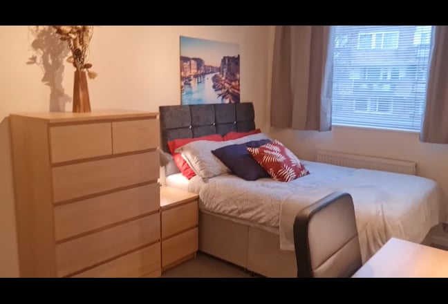 Video 1: Bedroom 2 en-suite: £1300 - available now