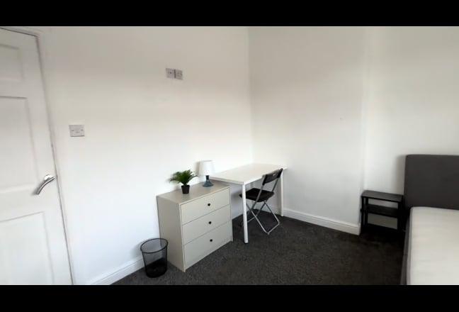 Very Large Room in Failsworth - M35 Main Photo