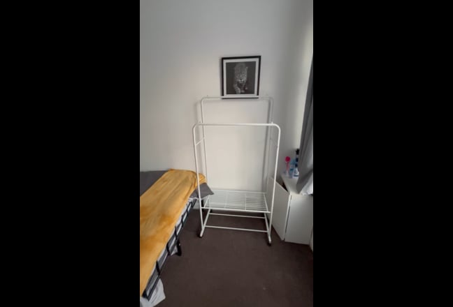 No Deposit! 2 Rooms-All Bills Included Main Photo