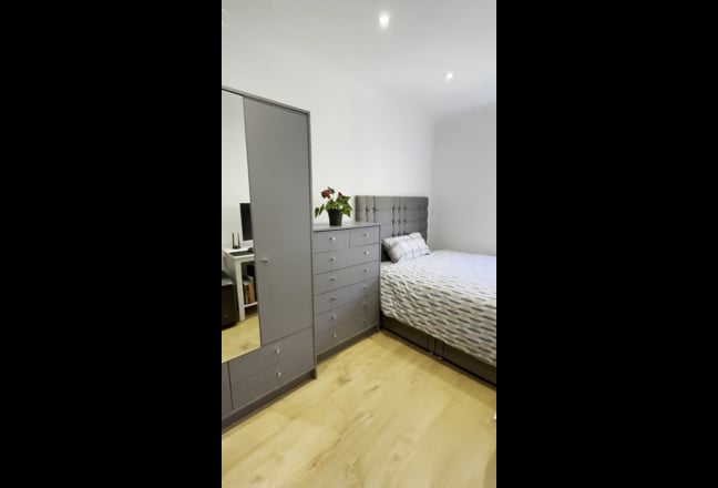 🚨 MODERN Double Room in Newly Renovated Flat 🚨 Main Photo