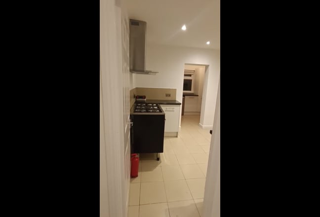 One Double Room & 1 Single room available Main Photo