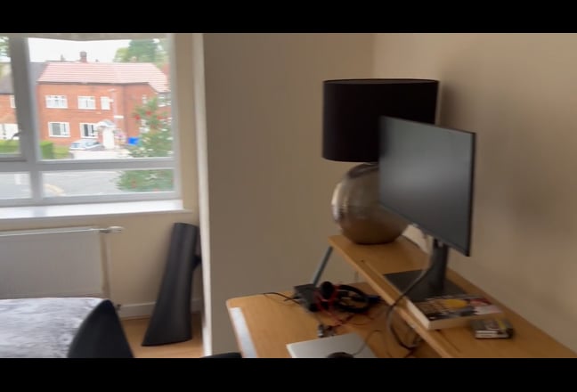 Lovely modern room to let  Main Photo