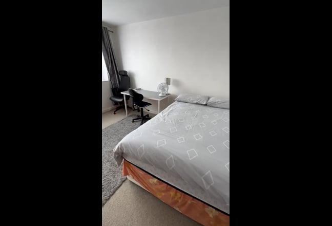 Double bedroom, fully furnished  Main Photo