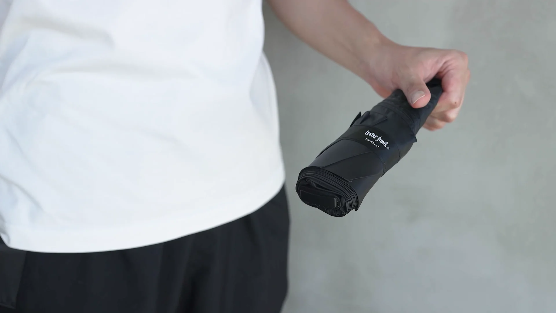 秒速でたためる最強薄型傘。収納時のストレスゼロ。傘の定番ポケ