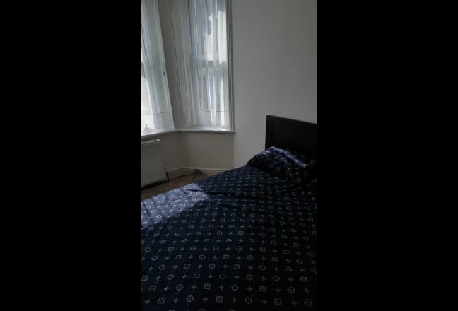 1 bed Flat with Home office space (6M Short Term) Main Photo