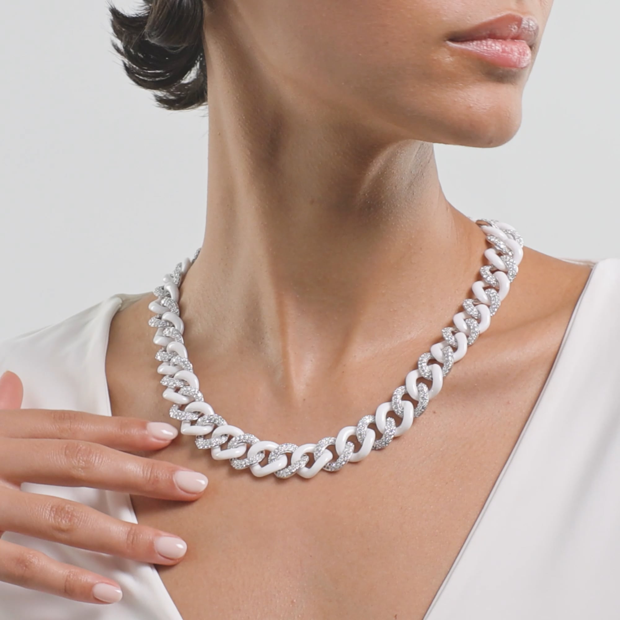 product video 2 for 17 1/2 ctw Round Lab Grown Diamond Gold & Ceramic Link Necklace