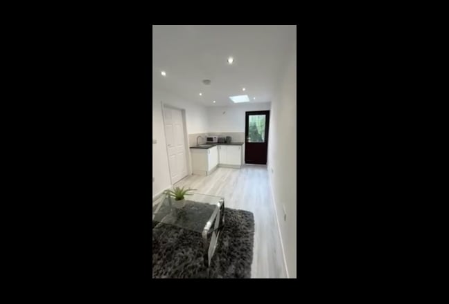 Modern, Spacious 1-Bed Suite available for rent. Main Photo