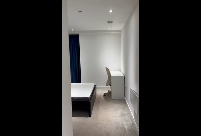 Local Crescent Apartment.  Main Photo