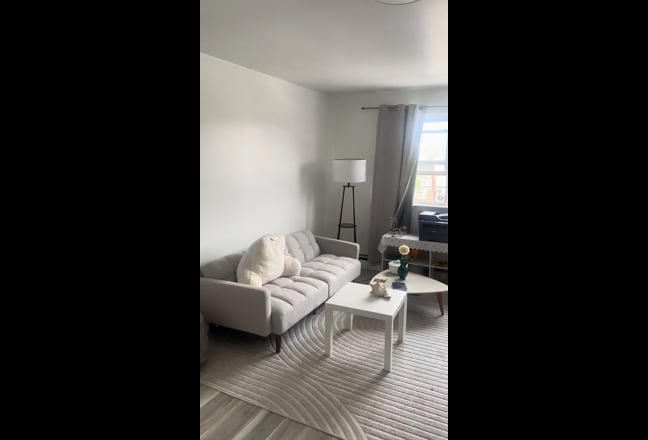 Warm and cozy room at Maspeth Main Photo