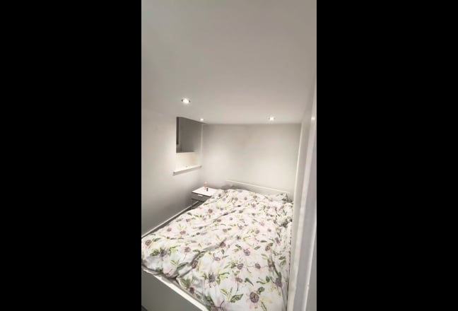 Tenancy Takeover! Looking for a female tenant! Main Photo