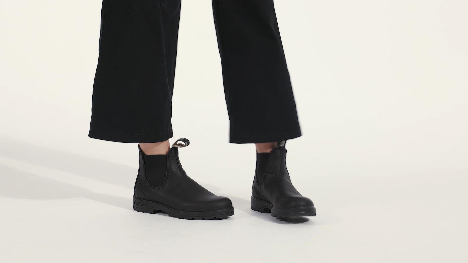 Black Premium Leather Chelsea Boots, Women's Classics 558 - Blundstone