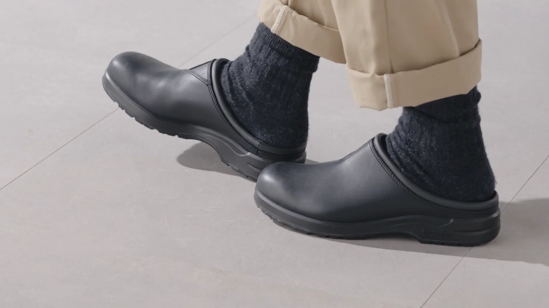 靴 Blundstone slip on shoe 1611 black uk7 Black Premium Leather Slip-on Clogs, Men's All-Terrain 2381