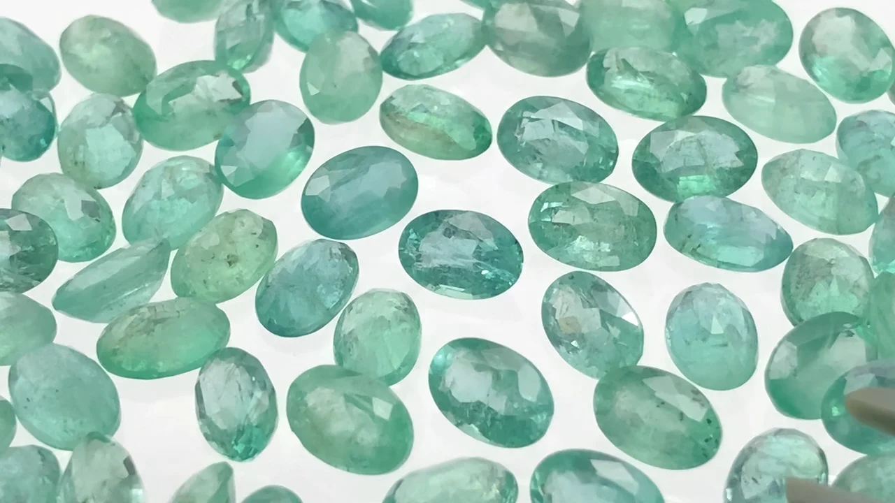 ザンビア産エメラルド ルース オーバルファセットカット6×4mm 2粒