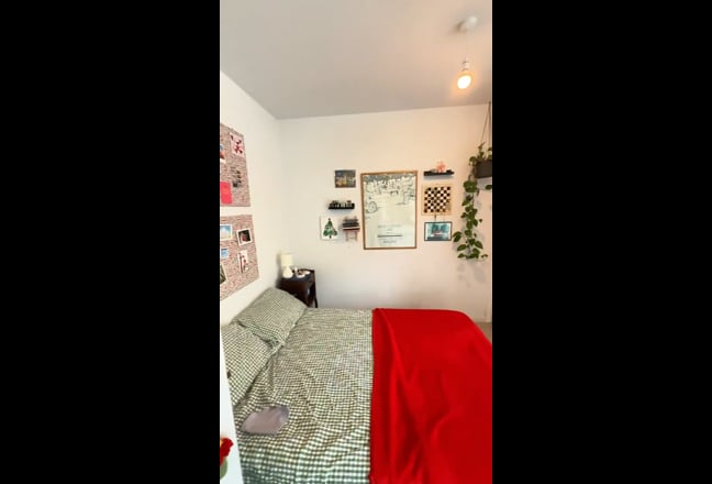 Sublet Room in Female 2 Bed Flat (4-6 weeks) Main Photo