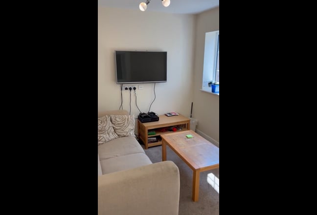 Ensuite room in shared house working professionals Main Photo