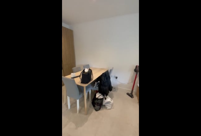 Luxurious 2 bed 2 bath Silk rd Whitechapel Main Photo
