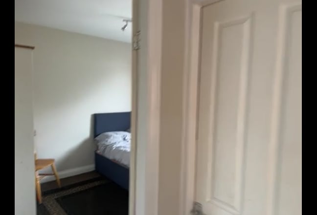 Quiet double room to let Kettering Main Photo