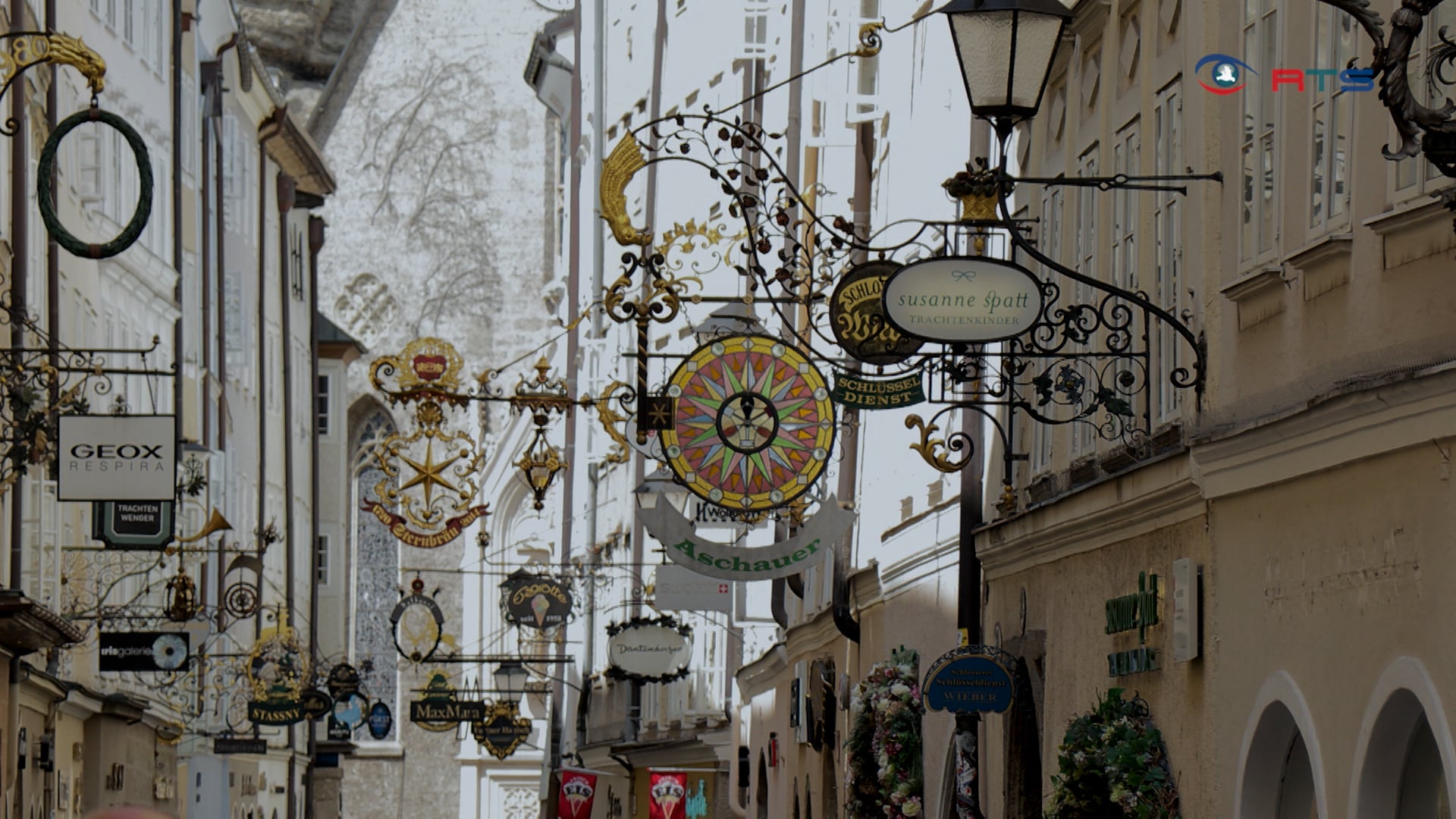typisch-salzburg-die-getreidegasse