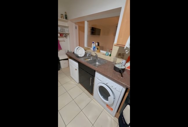 Rooms available in quiet shared house 😁 Main Photo