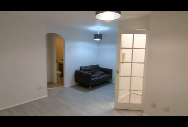 Spacious Ground Floor Studio Flat in Prime Enfield Main Photo