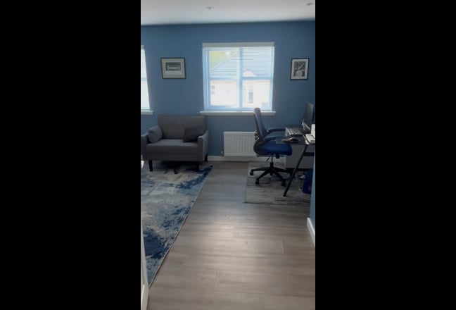 Large master bedroom (ensuite & study/work area) Main Photo