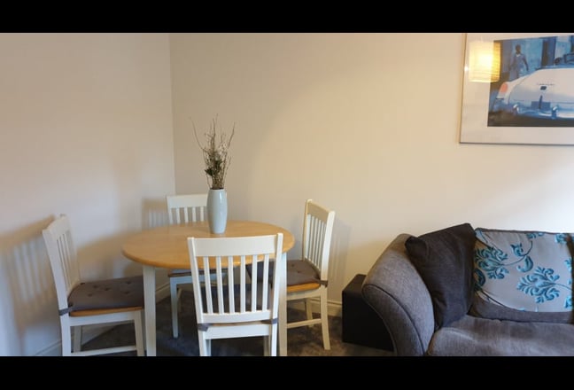 Double Room in Quiet Professional House Share Main Photo