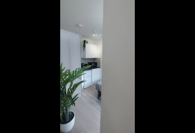 Ensuite Studio Room In PE2 Main Photo