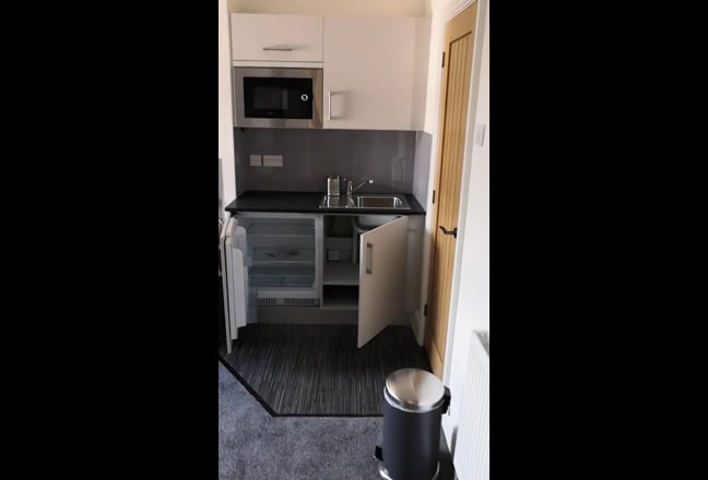 En-suite studio flat in large house Main Photo