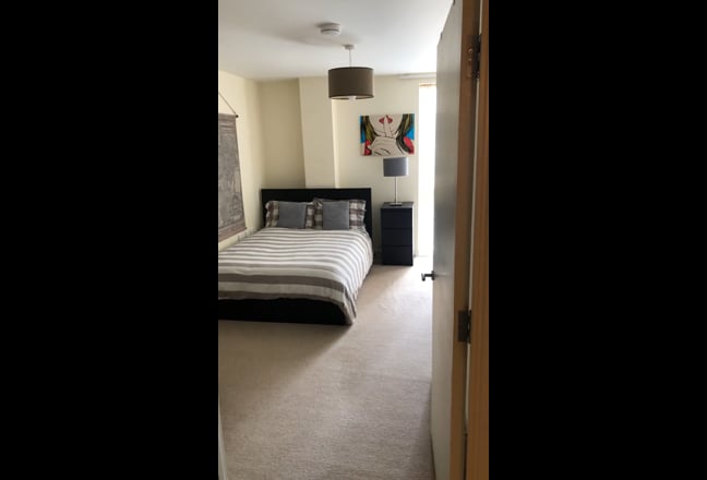 Lovely room in a quiet Flat Main Photo