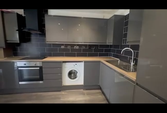 4 Bed Flat With Garden/Balcony Near Limehouse DLR. Main Photo