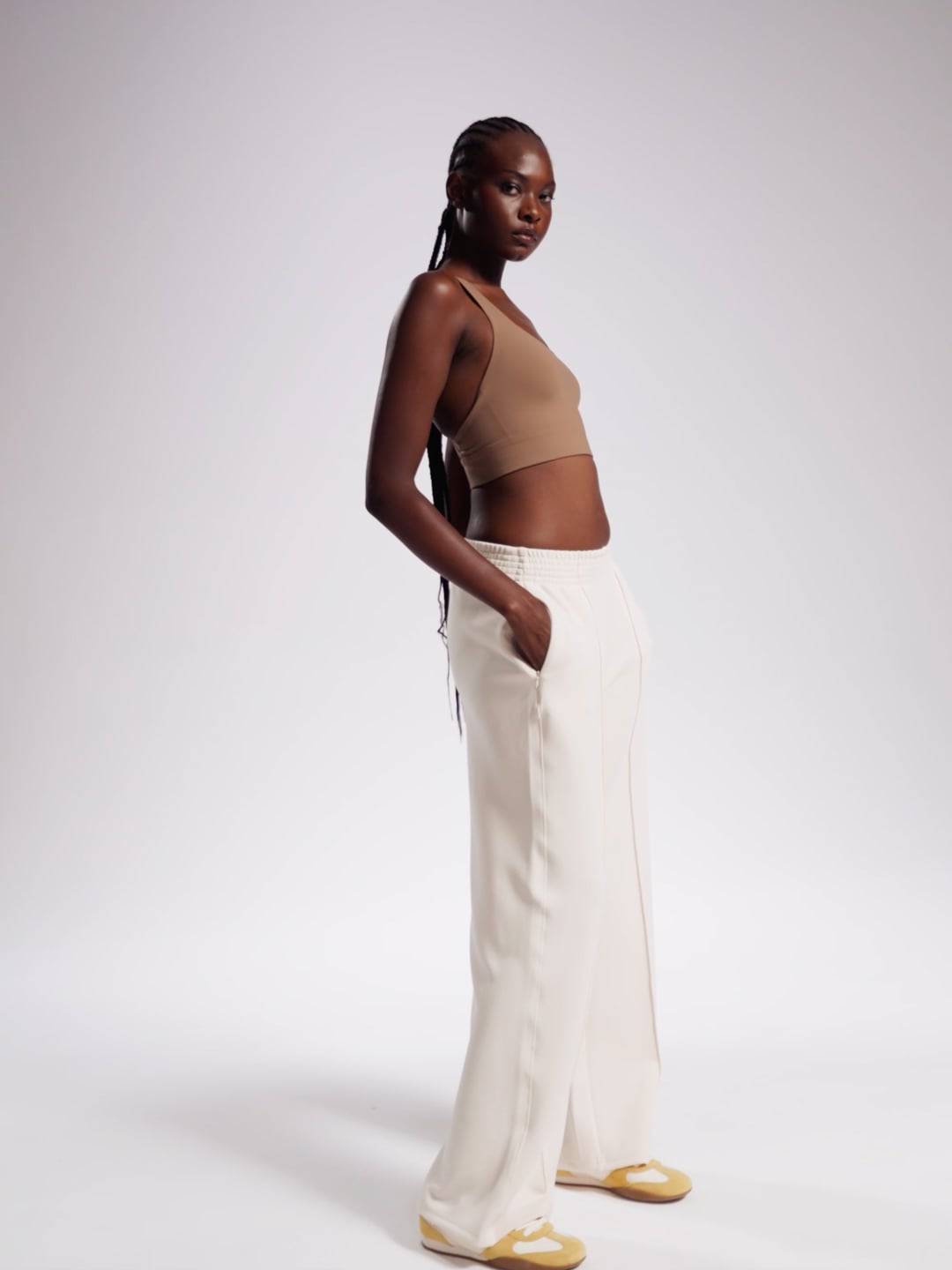 מכנסיים ארוכים רחבים מבד רך ונעים למגע