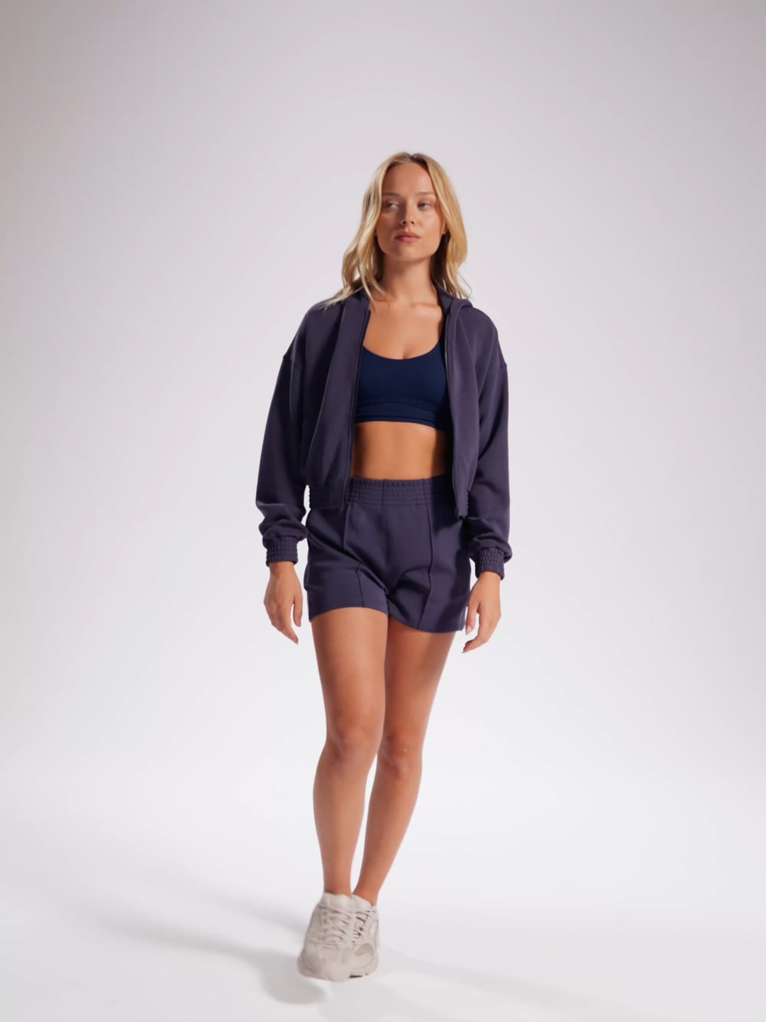 מכנסיים קצרים מבד רך ונעים למגע