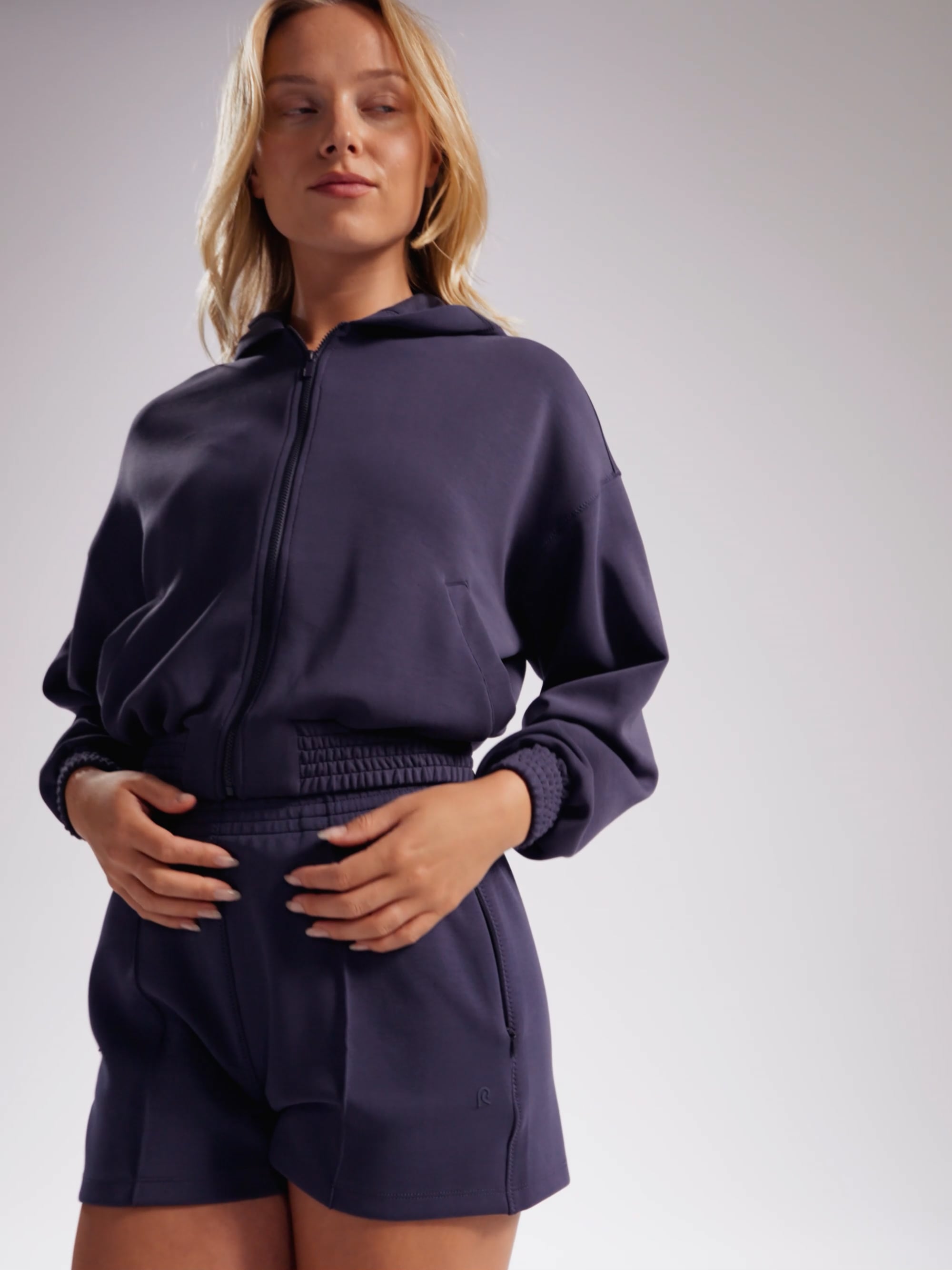 קפוצ’ון עם רוכסן מבד רך ונעים למגע