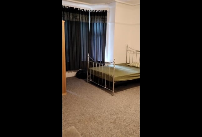 A large double ensuite room close to Leeds city Main Photo
