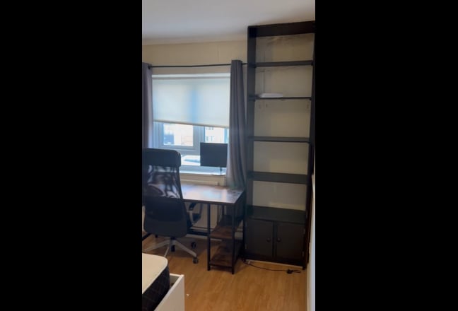 Beautiful king sized bedroom, fully furnished flat Main Photo