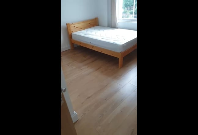 S H O R E D I T C H  Main Photo