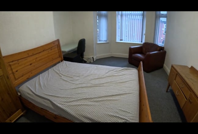 Spacious 4-Bed in Victoria Park – Walk to Uni/City Main Photo