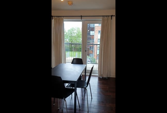2 Bedroom Flat to Rent with Parking in Romford Main Photo