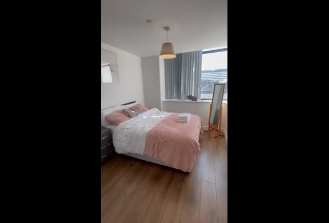 Double Bedroom 9th Floor Liverpool City Centre Main Photo