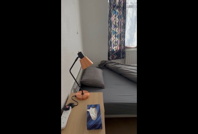 Room in a House on a Quiet Street Main Photo