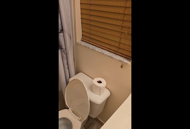 Beautful 1/2 house for rent - full amenities Main Photo