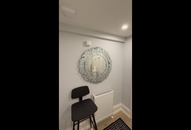 Avail 1 February Lovely space with own kitchen.  Main Photo