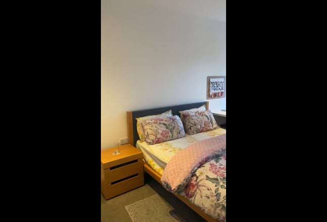 Double Room + Private Bath in 2-Bed Flat Main Photo