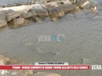 Pesaro - Spiagge semivuote di giorno, pienone alla Notte delle Candele