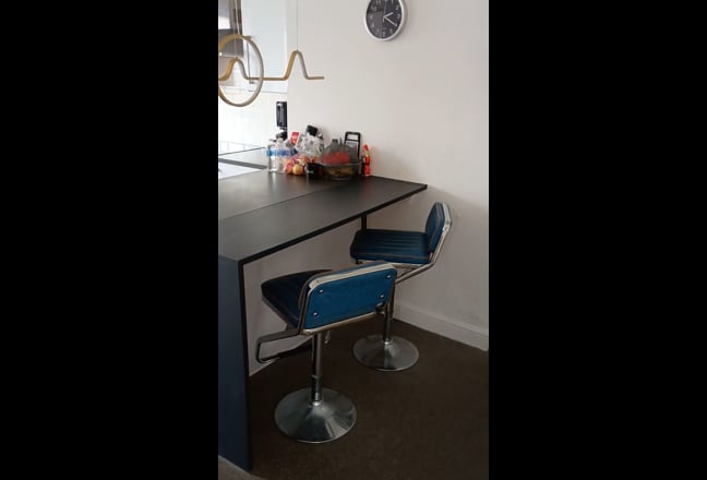 Contemporary Room To Let Main Photo