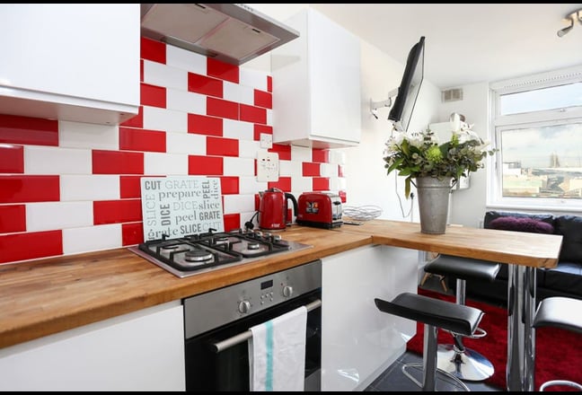 Large  room.Stunning apt across Westfield and tube Main Photo